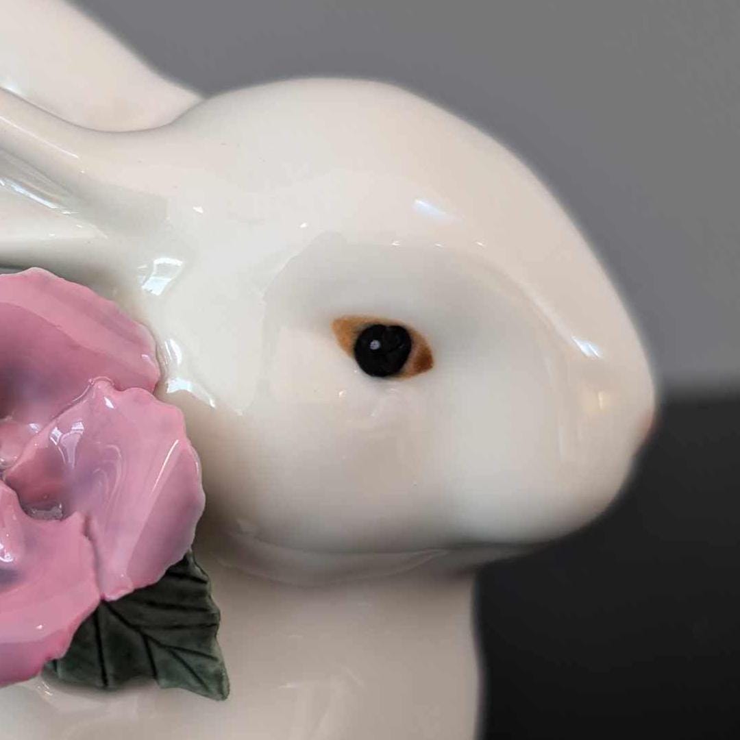 ヴィンテージ コスモス 磁器製 ウサギの置物：手描きの花飾り - Etsy 日本