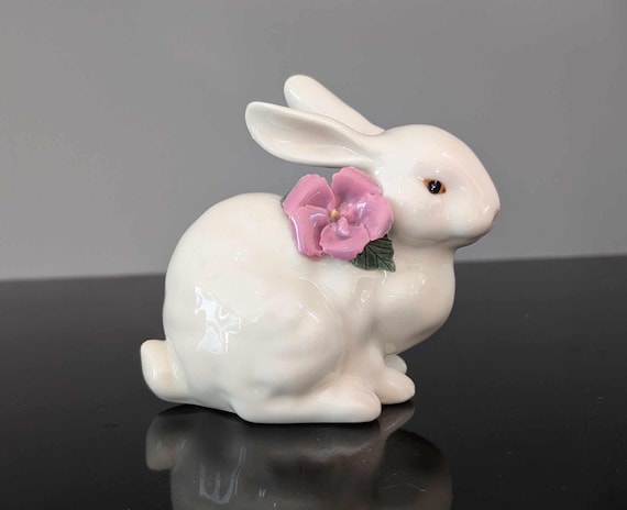 ヴィンテージ コスモス 磁器製 ウサギの置物：手描きの花飾り - Etsy 日本