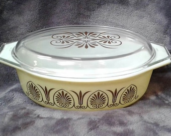 Vintage Pyrex. Golden Classic Casserole dish.