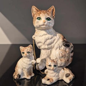 Vintage 1950s Cat Family Figurine – Momma Cat with Two Kittens - Made in Japan – Vintage Ceramic Cats - Collectible Animal Figurines