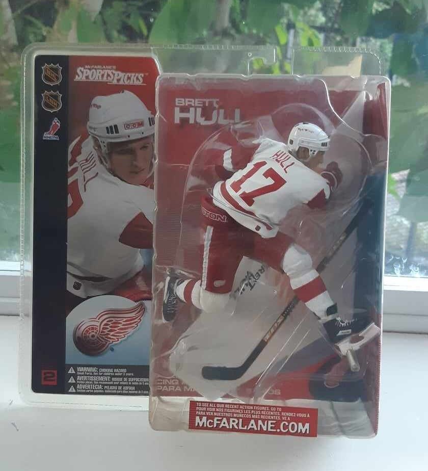 Steve Yzerman In White with Cup. Detroit Red Wings NHL McFarlane Series 6  Figure