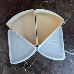 Vintage Tupperware Pie Slice Keeper - 1980s Retro Kitchen Storage