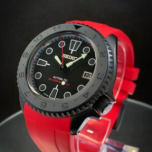 Seiko black red top