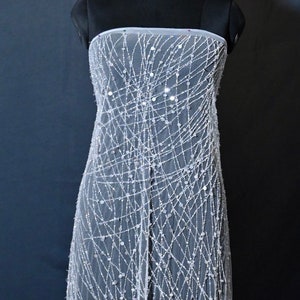 Handgefertigt Luxuriöse Stickerei Stoff, in Handarbeit für ein Brautkleid, Abendkleid oder ein Prinzessinnenkleid, Spitze mit Pailletten