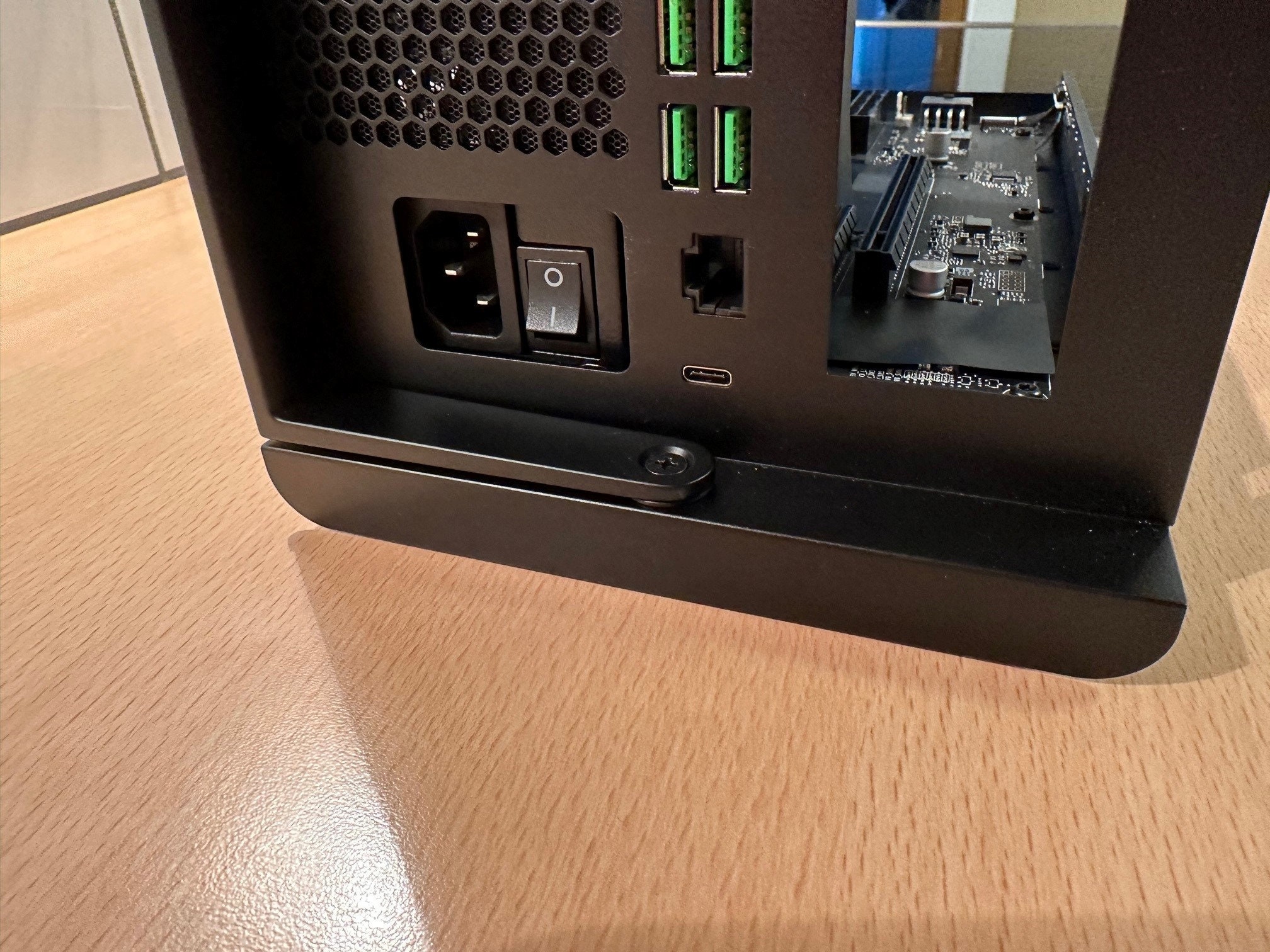 その他 Razer Core X Chroma Razer Core X Chroma | RC21-01430 Support & FAQs