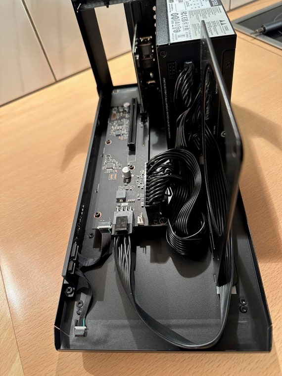 Corsair 電源と Noctua ファンのアップグレード用の RAZER CORE Corsair 電源と Noctua ファンのアップグレード用の RAZER CORE