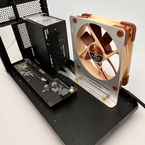 Support RAZER CORE X pour alimentation Corsair et mise à niveau du ventilateur Noctua