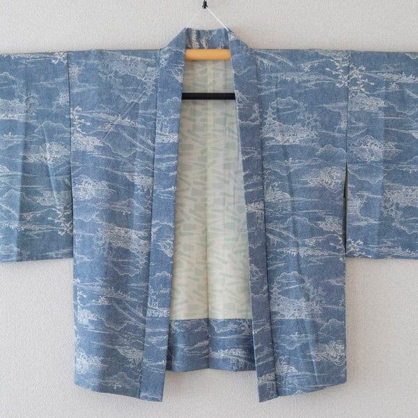 Authentique veste de kimono du Japon (haori), bleu ciel aux motifs peints temple et pont blanc.