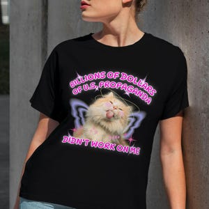 アメリカのプロパガンダは私には効かなかったTシャツ、政治的なメッセージと反プロパガンダをテーマとしたユニセックスシャツ、ユーモラスでトレンディなY2K Gen Z、活動家向け、送料無料