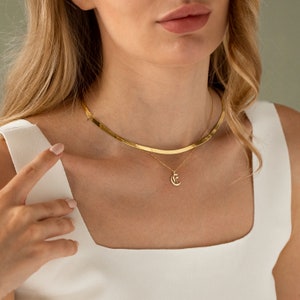 Colar com letras em inglês antigo em ouro 14K, pingente com inicial em ouro | Colar com pingente gótico, colar com letras personalizadas, colar com inicial personalizada