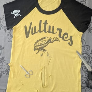 Som buren av Debbie Harry - PRE-DISTRESSED Vultures Unisex-skjorta