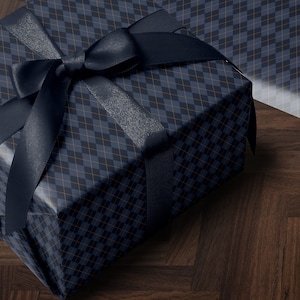 Rotolo di carta da regalo blu Carta da regalo scozzese Carta da regalo natalizia Carta da regalo natalizia Carta da regalo classica Carta da regalo blu per le feste per lui