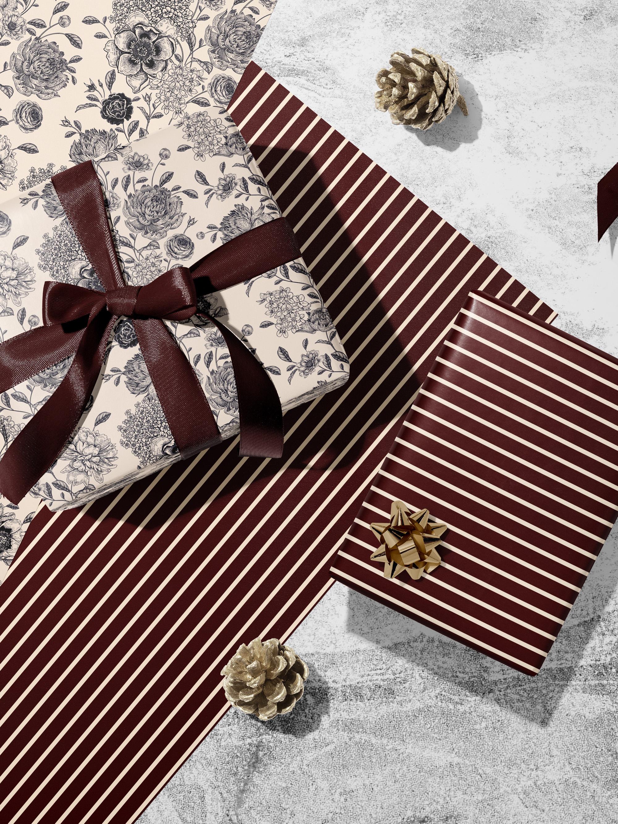 Charming Christmas Wrapping Paper Traditional Holiday Gift Wrap Elegant ...
