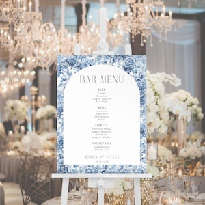 Letrero de bar chinoiserie, póster de menú de bar de bodas, señalización de recepción, plantilla de lienzo con flores azules vintage, descarga instantánea, Toile de Jouy BF01