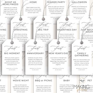 Könnte beinhalten: Eine Sammlung weißer Geschenkanhänger mit schwarzem Text, die jeweils einen anderen Anlass wie "Weihnachten" oder "Jahrestag" kennzeichnen. Die Anhänger sind mit einer Schnur versehen und weisen eine elegante Schrift auf.