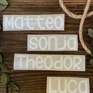 personalisierbare Vinyl Sticker/Aufkleber (Schrift 32)