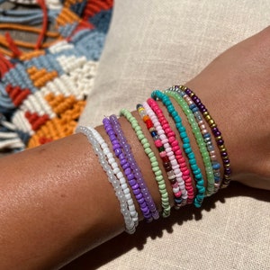 Perlenarmband, bunt, einfarbig, elastisch, minimalistisch