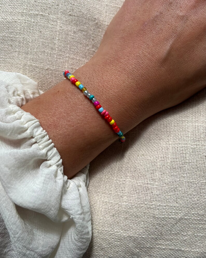 Perlenarmband, bunt, einfarbig, elastisch, minimalistisch Regenbogen