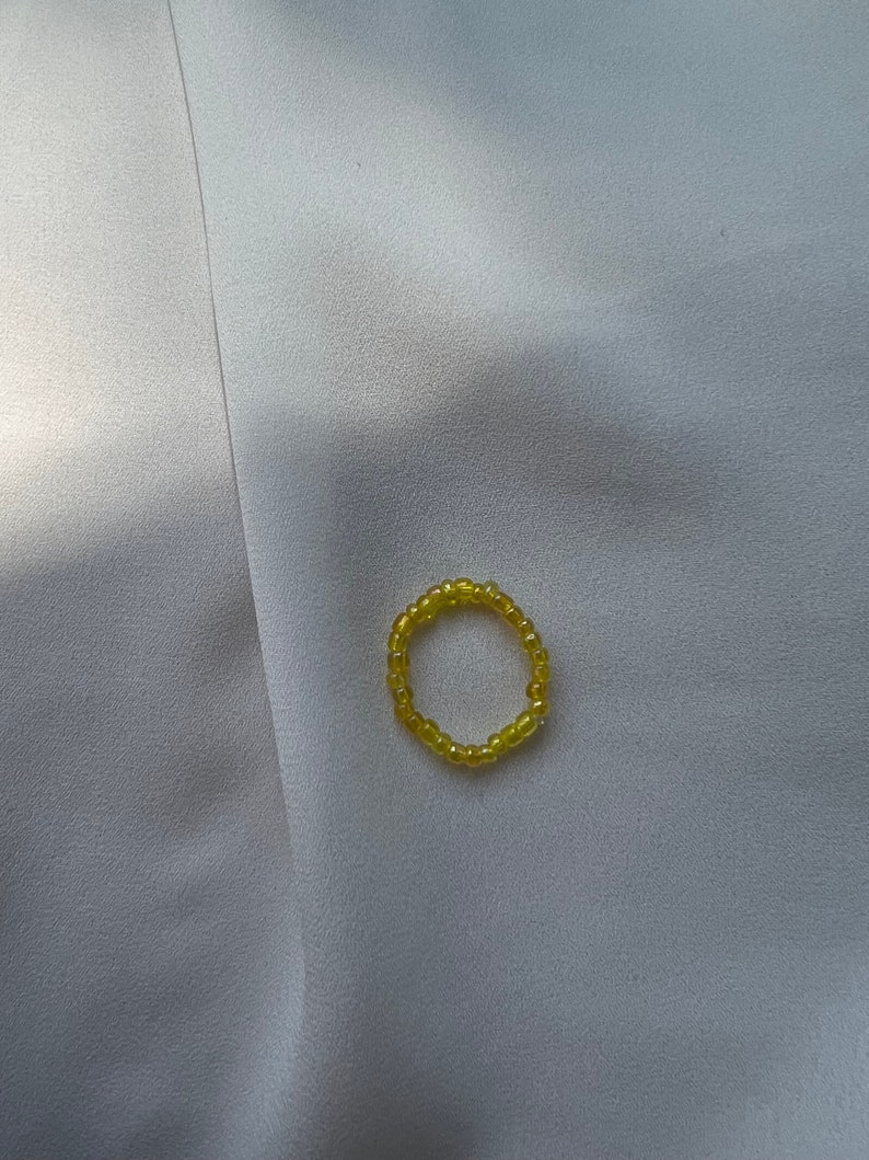 Ringe aus Perlen, elastisch, minimalistisch Gelb Perle