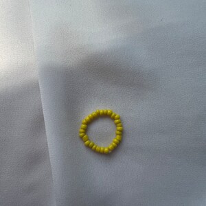 Ringe aus Perlen, elastisch, minimalistisch Gelb