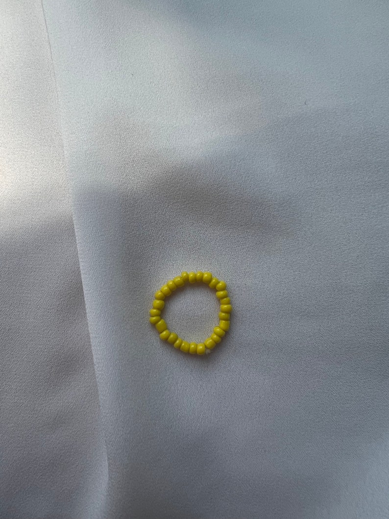 Ringe aus Perlen, elastisch, minimalistisch Gelb