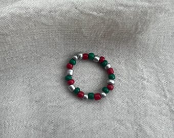 Ring aus Perlen, Weihnachtsring, elastisch, minimalistisch