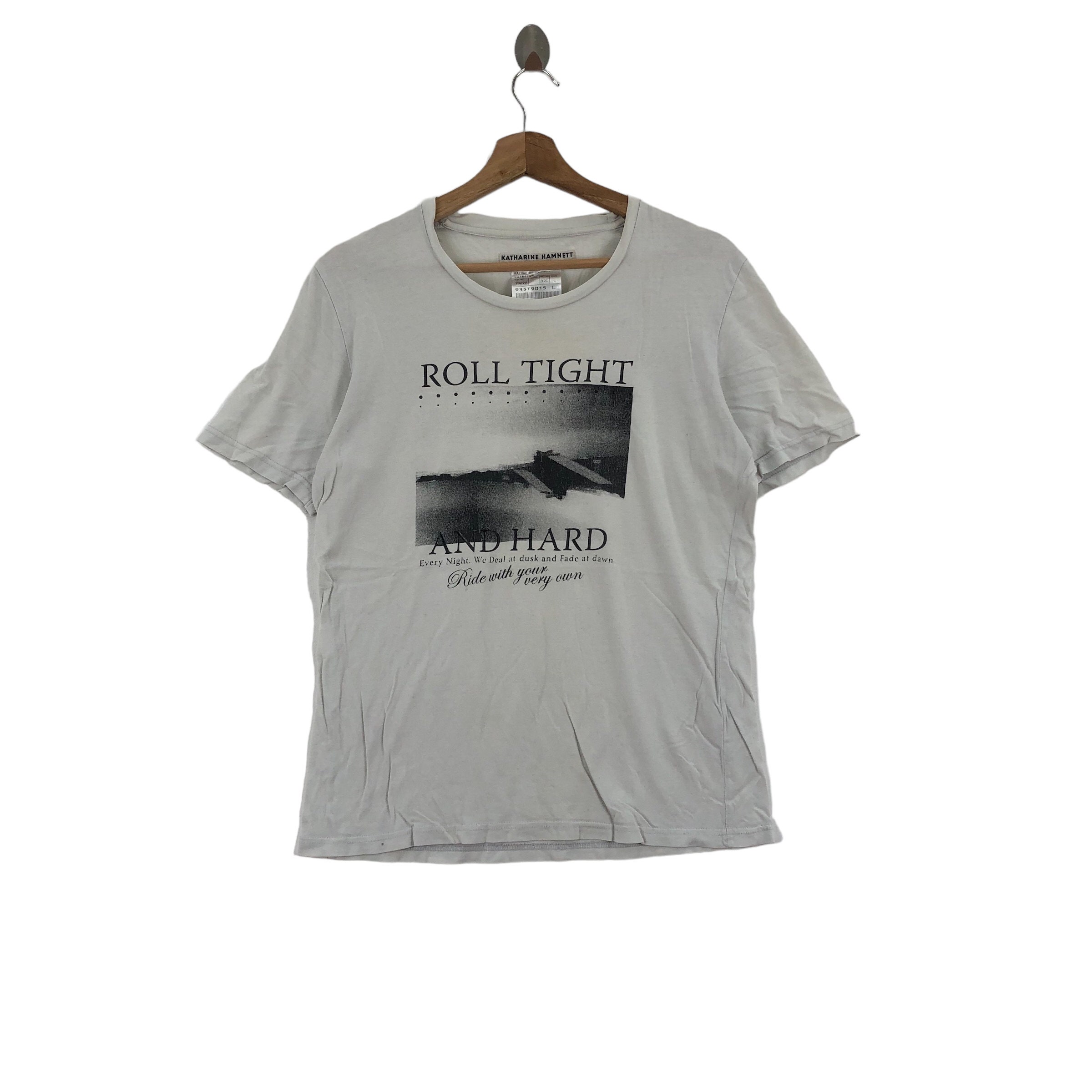 Designer KATHARINE HAMNETT LONDON Cut and Sewn Model T-shirt Designer KATHARINE HAMNETT LONDON Cut and Sewn Model T-shirt