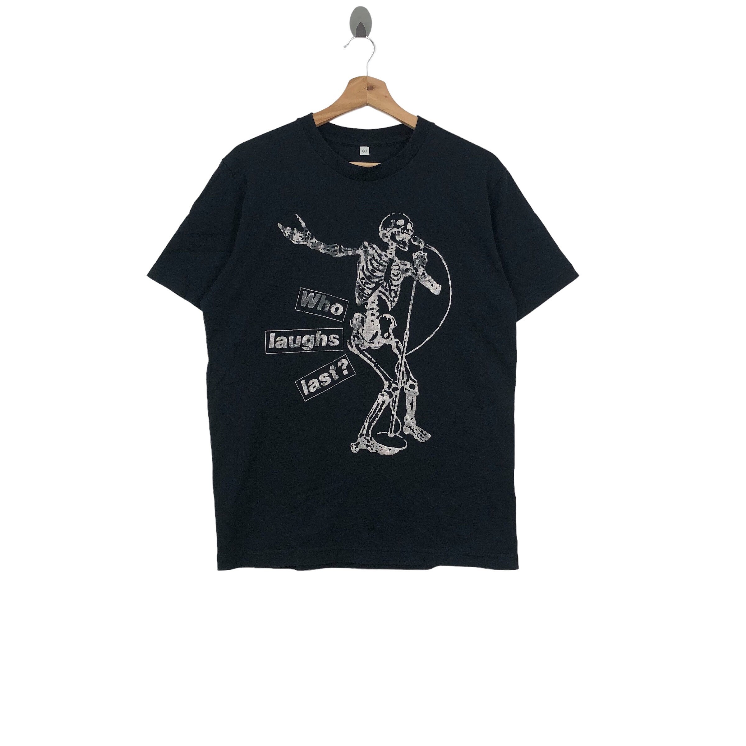 Vintage American Artist ART BARBARA KRUGER Who Laughs Last Tee