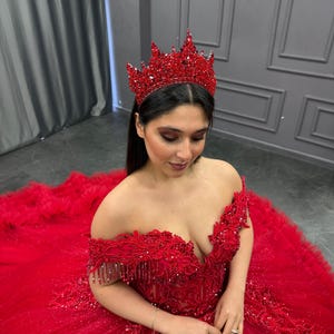 Corona da Quinceañera in cristallo rosso: tiara da sposa