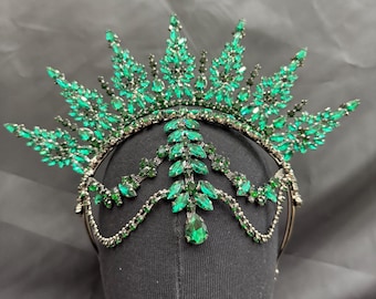 Emerald Green Crystal Flame Headdress – Handmade Rhinestone Crown for Quinceañera & Bridal