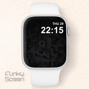 Könnte beinhalten: Eine weiße Apple Watch mit einem schwarzen Zifferblatt, das die Zeit 22:15 und das Datum THU 29 anzeigt. Das Zifferblatt der Uhr hat ein sechseckiges Muster.