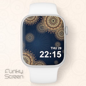 Op de afbeelding: Een witte smartwatch met een zwart gezicht en gouden mandala-ontwerpen. De tijd wordt weergegeven als 22:15 en de dag wordt weergegeven als THU 29.