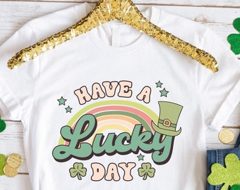 Ayez une chemise Lucky Day, une jolie chemise arc-en-ciel rétro vintage de la St Patricks Day, une chemise St Pattys Day, une chemise porte-bonheur, un t-shirt Shamrock, une chemise irlandaise