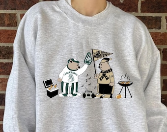 Sweat-shirt de football universitaire House Divided | Fans d'ours rétro vintage | Choisissez votre équipement de fan universitaire personnalisé Teams | Livraison gratuite rapide