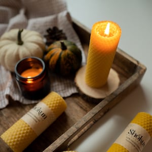 Velas de pilar 100 % cera de abejas - Vela amarilla natural - Velas de pilar estéticas - Velas enrolladas a mano - Vela grande con forma de panal - Cera de abejas pura