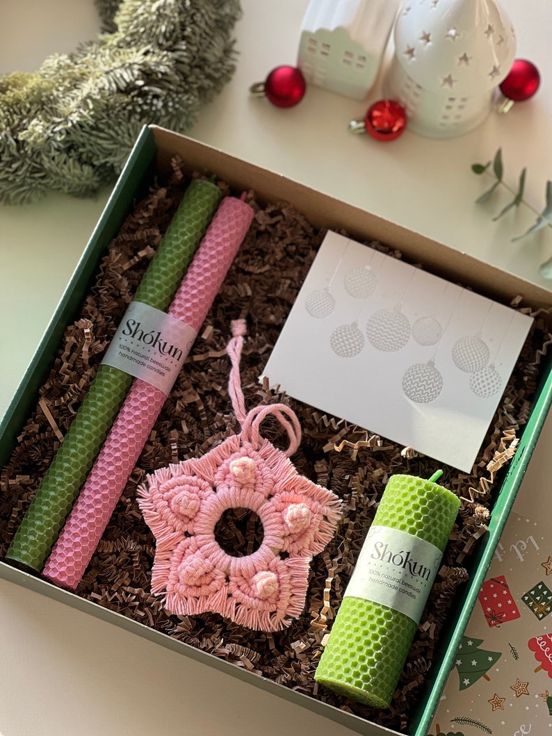 Weihnachten und Neujahr Geschenkbox Weihnachtskerzen Geschenkset Personalisiertes Geschenk Farbkerzenhalter Bienenwabenkerze Adventsweihnachtsgeschenk Bild 4