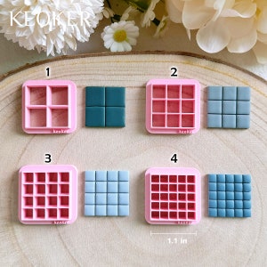 Pu&ograve; includere: Quattro stampi in silicone rosa per realizzare piastrelle in pasta polimerica. Gli stampi sono numerati da 1 a 4. Ogni stampo ha un numero diverso di quadrati. Gli stampi sono larghi 1,1 pollici.