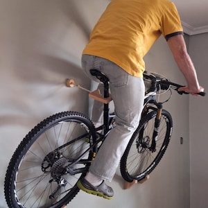 Support mural pour vélo en bois - Porte-vélos d'intérieur minimaliste, capacité de 80 kg, pas de vis apparentes, support pour vélo, rangement dans un appartement