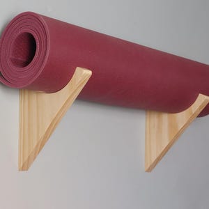 Wooden Yoga Mat Holder - Solid wood  - Pilates mat holder - Gym mat rack - Classy and Elegant - Handmade in Spain – Minimalist design