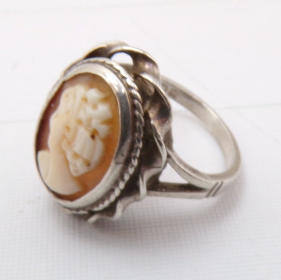 Vintage Sterling Silver Framed Cameo Shell Classi… - image 2