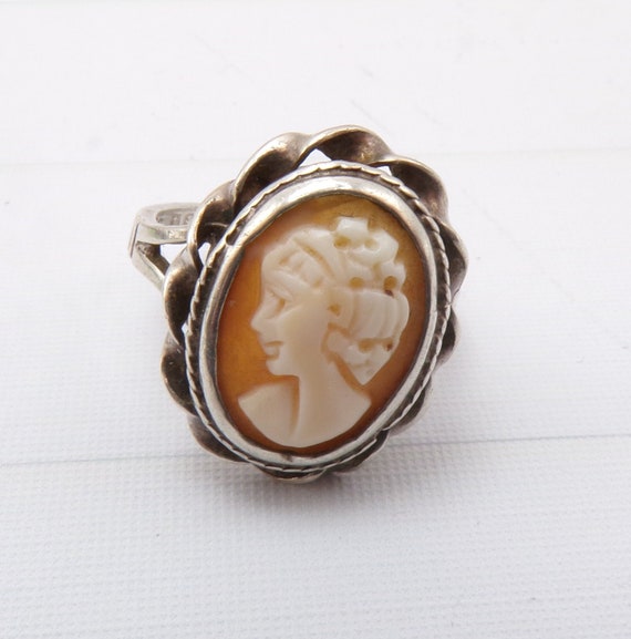Vintage Sterling Silver Framed Cameo Shell Classi… - image 1