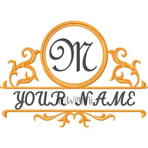Peut inclure: Un monogramme doré avec la lettre "M" dans un cercle, entouré de volutes ornées. Le texte "YOUR NAME" est sous le monogramme.