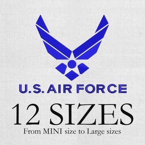 Può includere: Emblema blu dell'US Air Force con la scritta "U.S. AIR FORCE" e "12 SIZES" in blu navy. Il testo "From MINI size to Large sizes" è sotto. Lo sfondo è bianco.