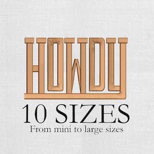 Pode incluir: Um desenho bordado castanho da palavra "HOWDY" em letras de bloco. Abaixo da palavra estão as palavras "10 SIZES" e "From mini to large sizes" em texto preto, tudo sobre um fundo branco.