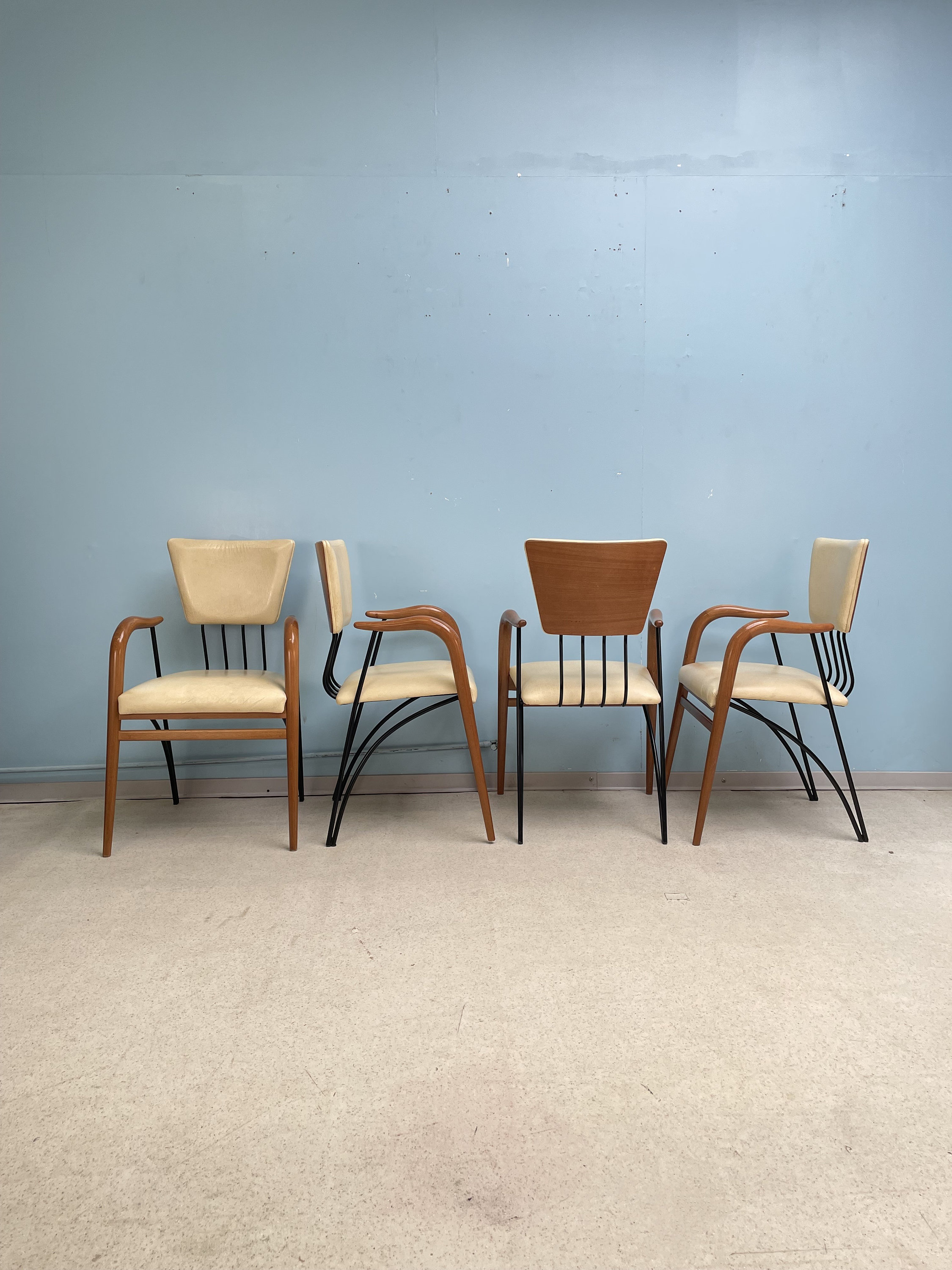 ヴィンテージ　イタリア製チェア　肘掛けあり ヴィンテージイタリア製チェア肘掛けあり