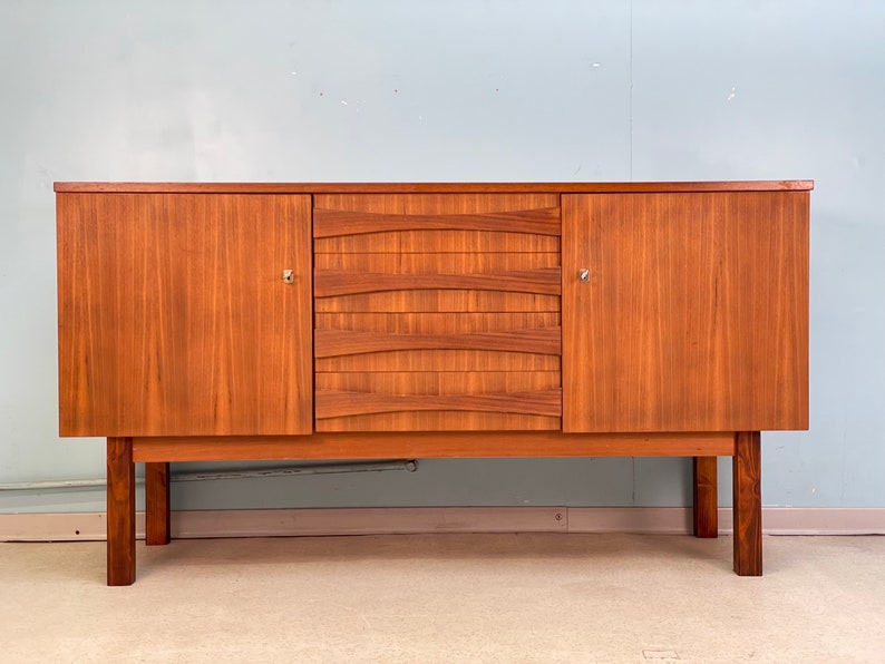 Mid-Century german Sideboard Nussbaum 1960er Bild 2