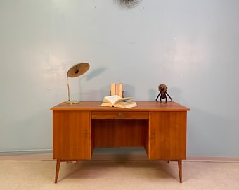 Vintage Schreibtisch aus Nussbaum Deutschland 1950er