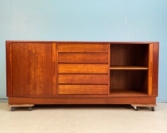 Credenza danese di metà secolo in teak degli anni '60