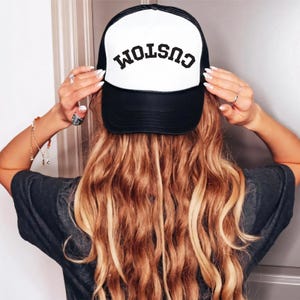 Gorra de camionero personalizada con texto al revés