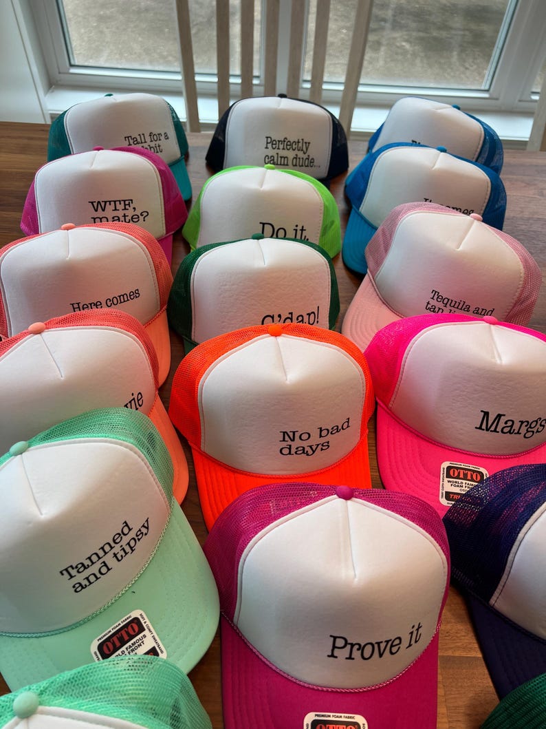 Gorras de camionero personalizadas de neón para despedida de soltera o fiesta en la piscina. imagen 8